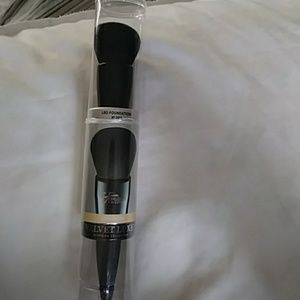 It velvet luxe LBD foundation No302